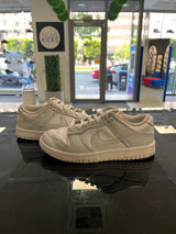 Használt szürke Nike Dunk Low Photon Dust cipők.
