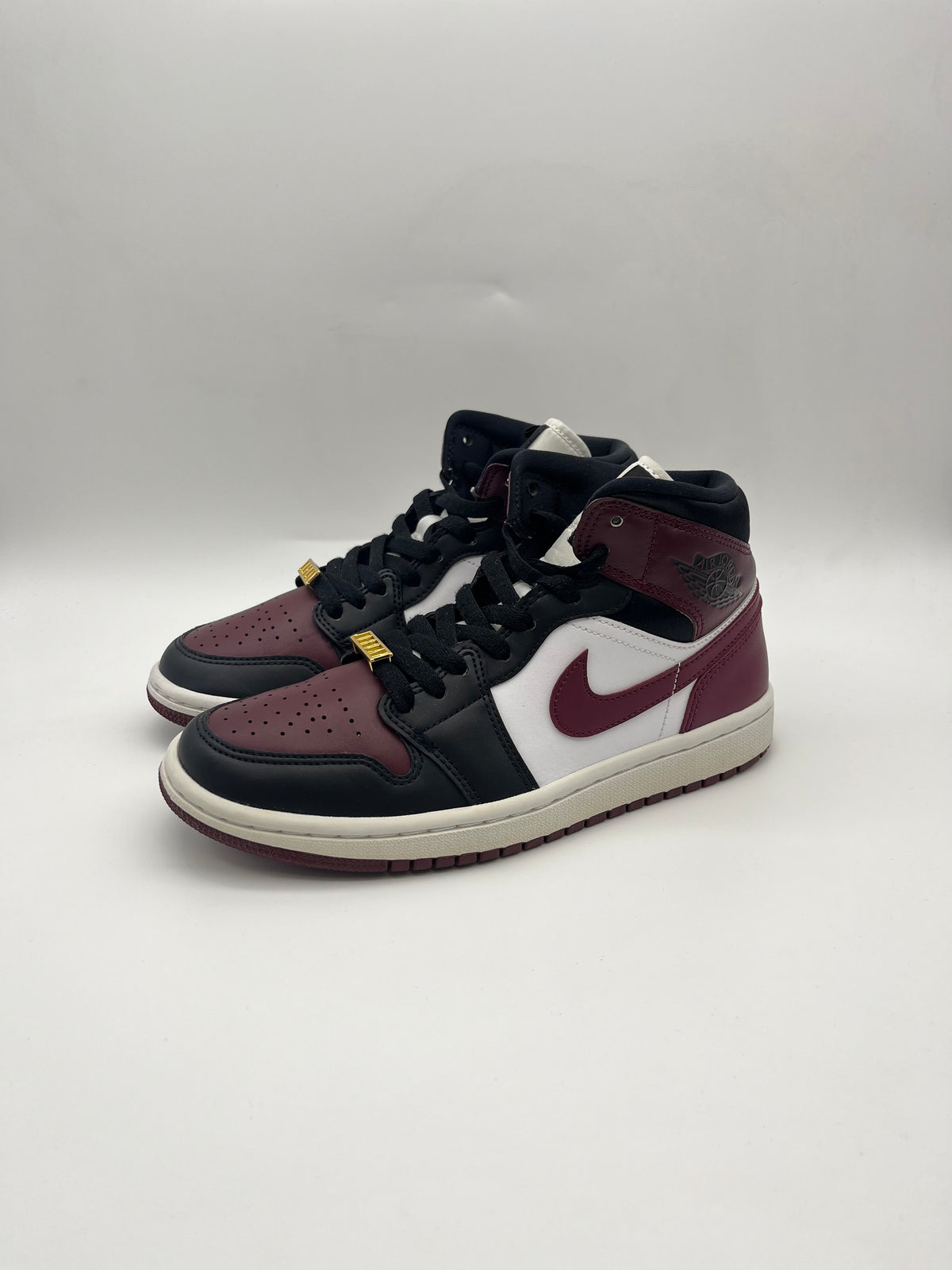 Használt - Jordan 1 Mid Beetroot (38)