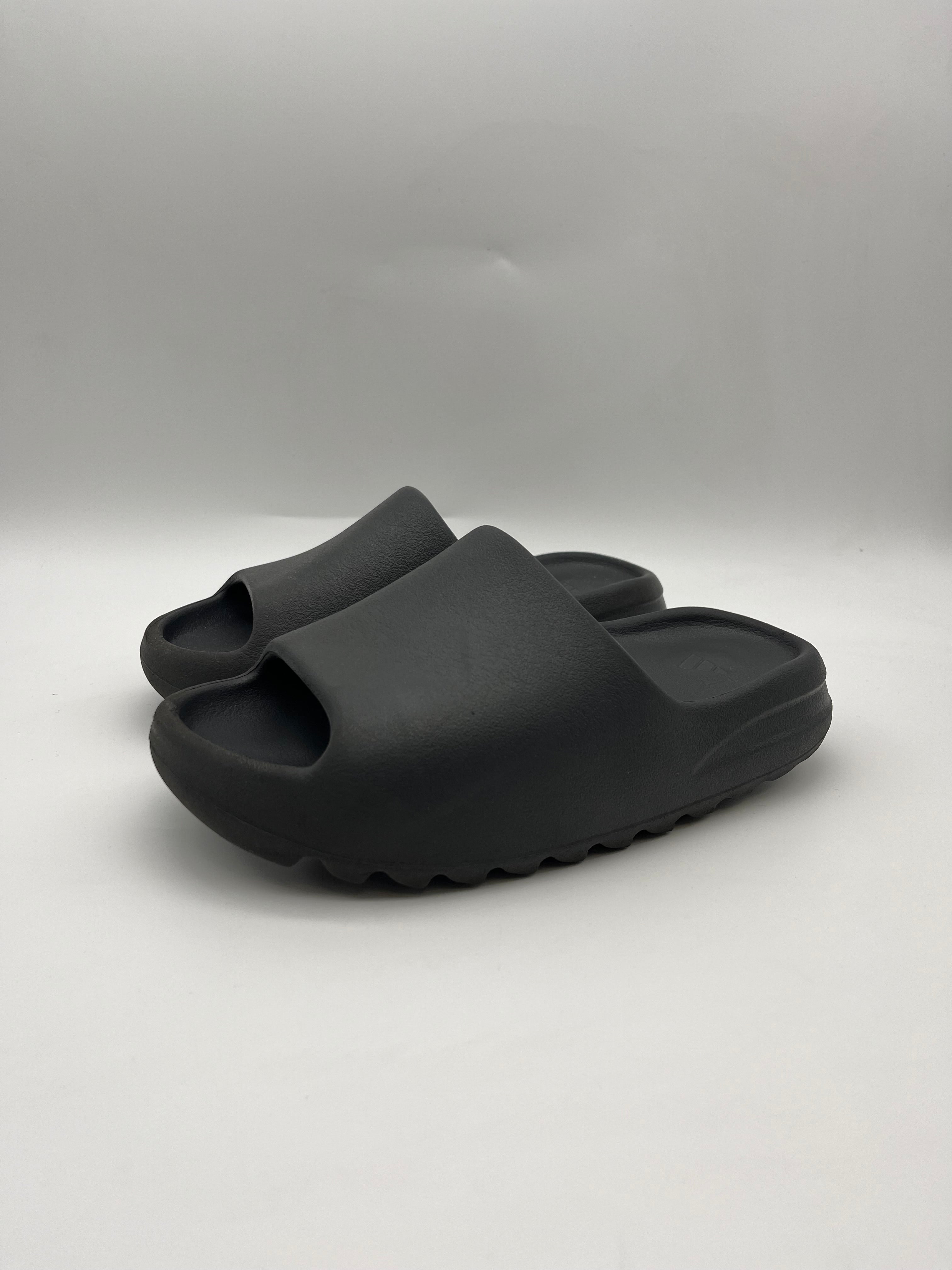 Használt - Yeezy Slide Onyx (37)
