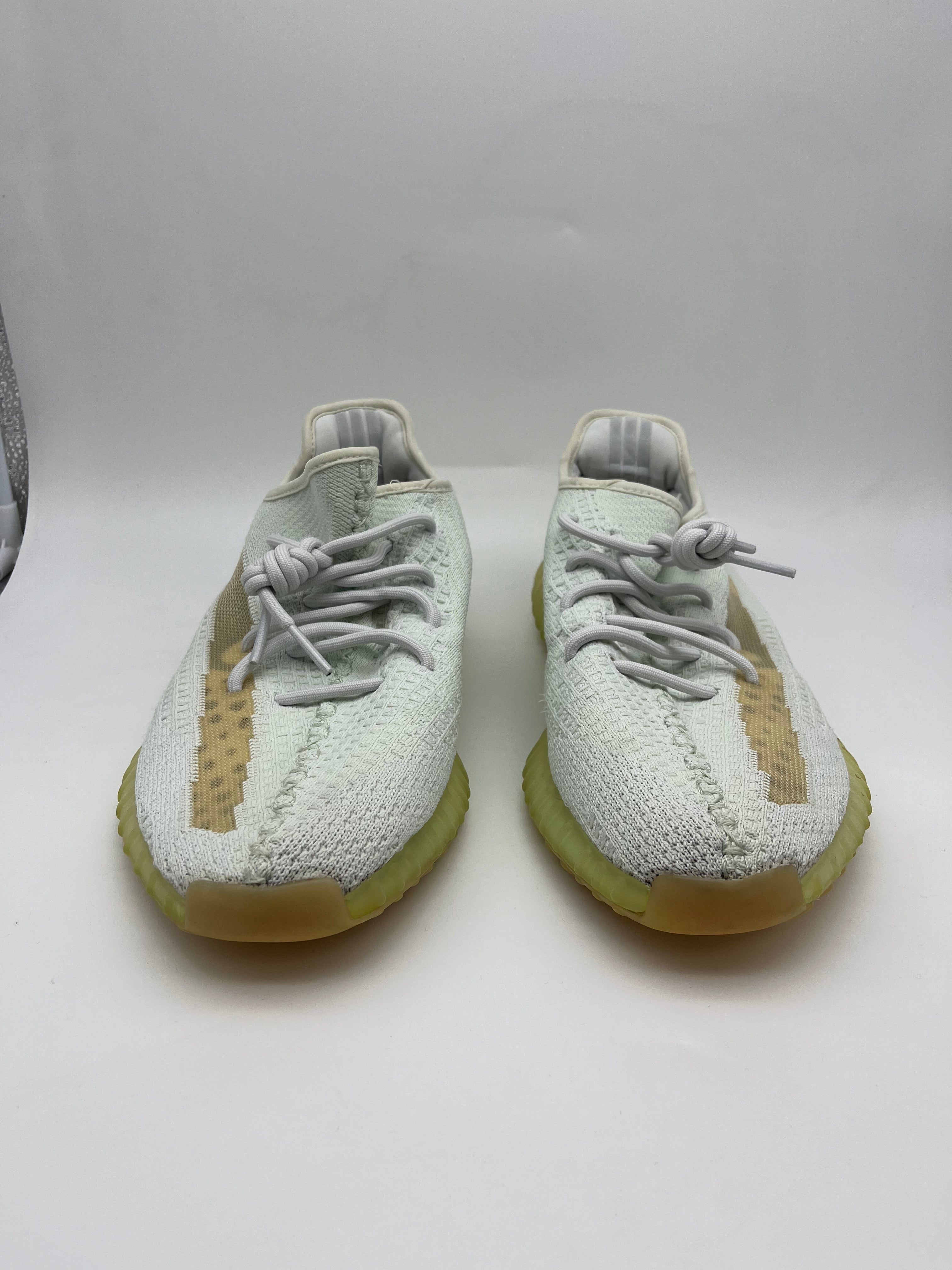 Használt - Yeezy 350 V2 Hyper Space (46 2/3)
