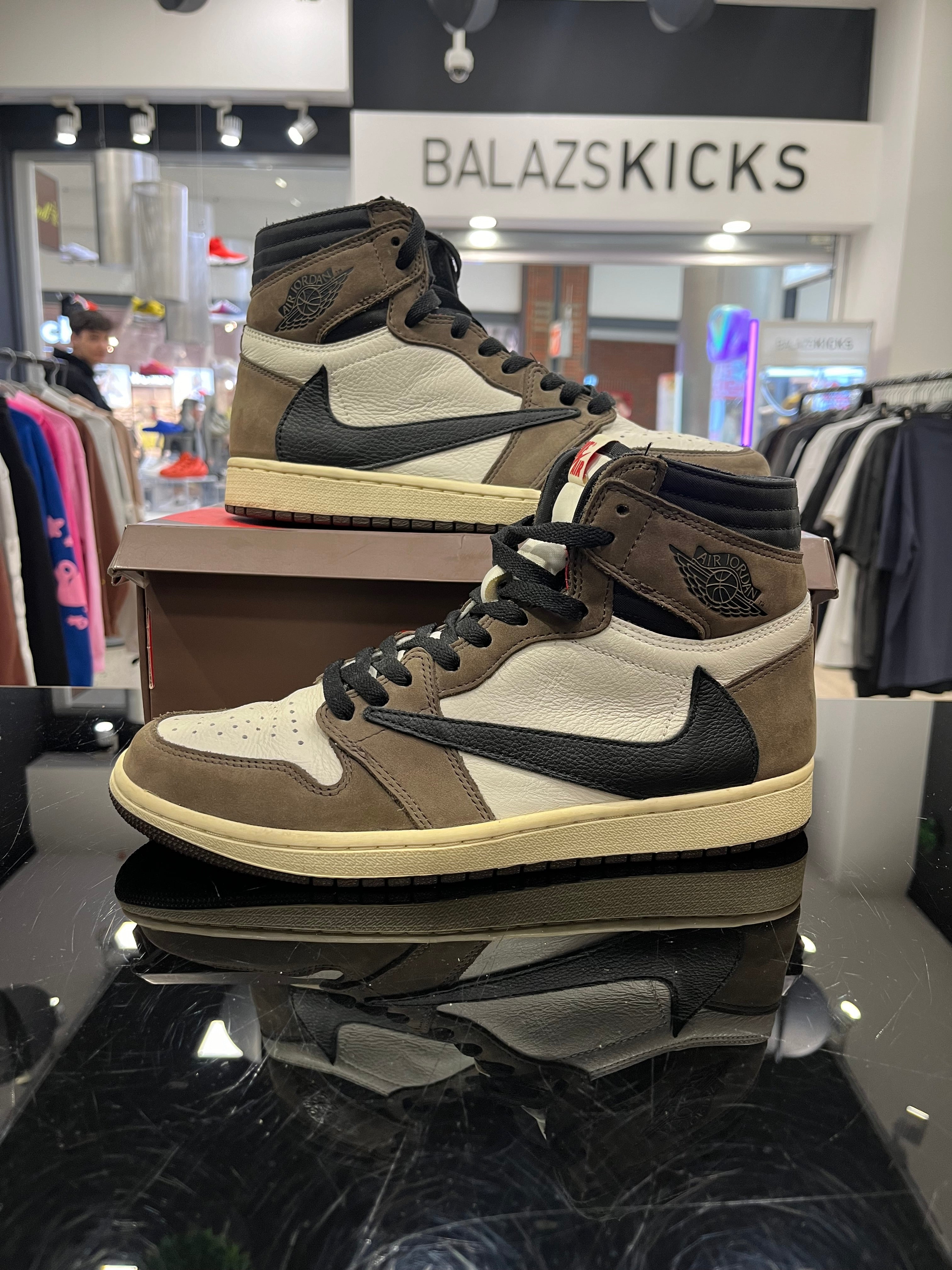 HASZNÁLT - Air Jordan 1 High Travis Scott Mocha (43)