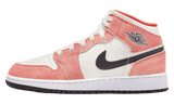Air Jordan 1 Mid SE narancssárga velúrral és fekete Swoosh-szal.
