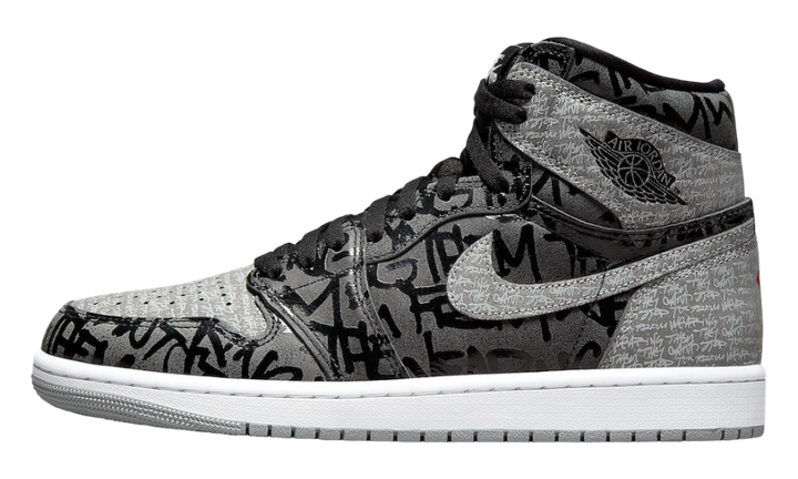 Fekete-szürke graffiti mintás Jordan 1 Retro High OG cipő.