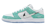 Nike SB Dunk Low x April Skateboards cipő fehér és zöld színben.