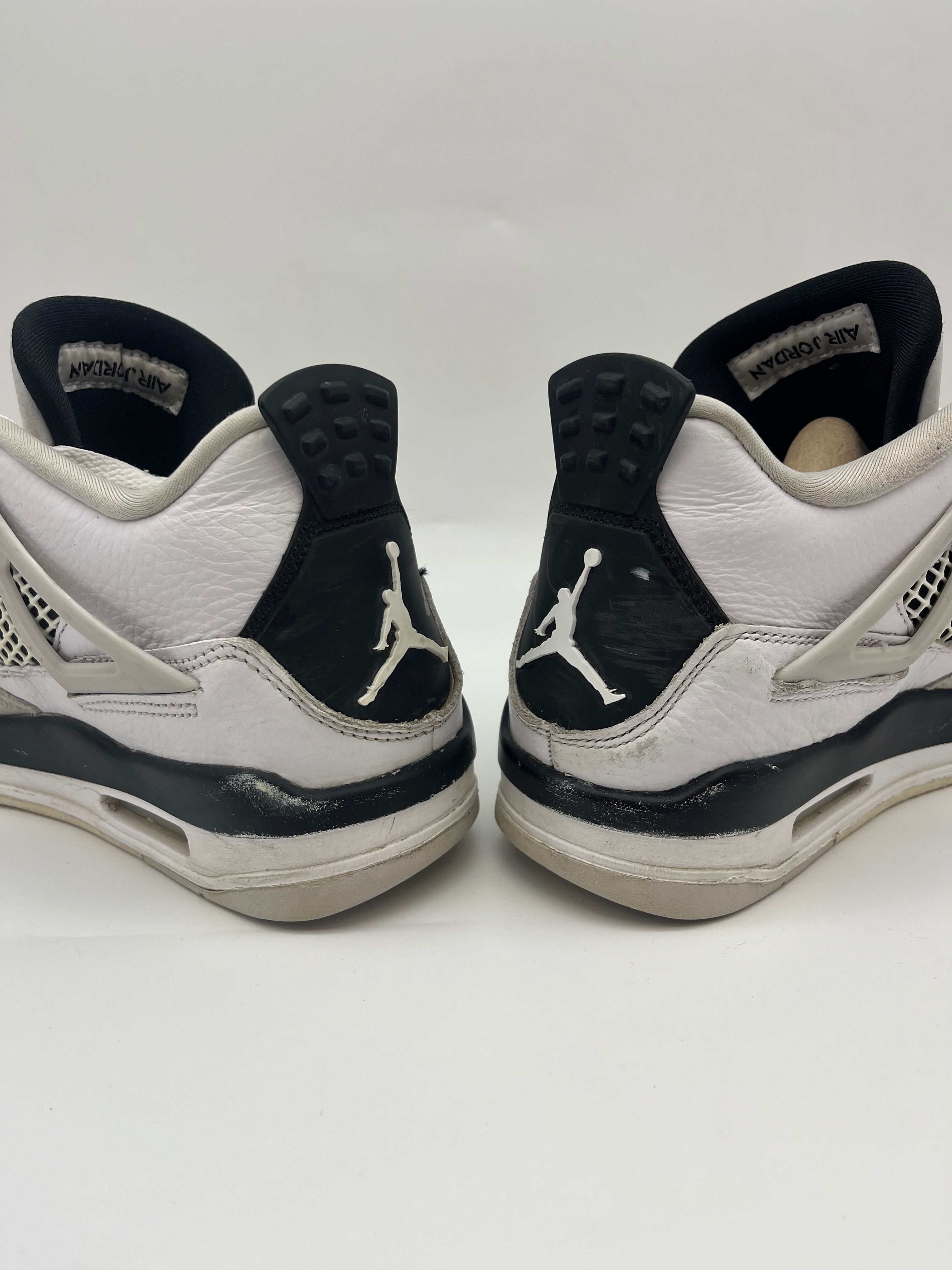 Használt - Jordan 4 MIlitary Blak (40)