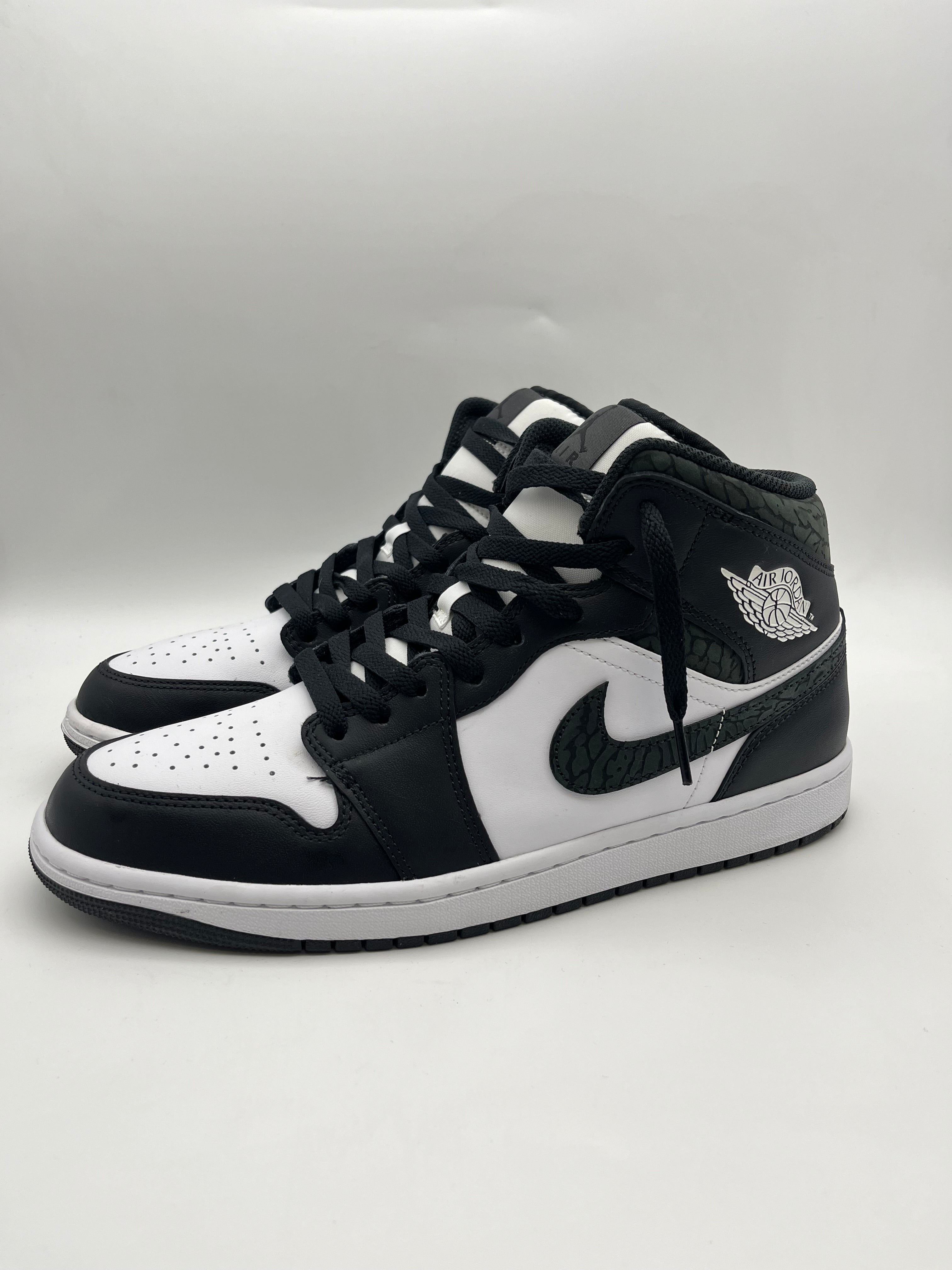 Használt - Jordan 1 Mid Panda Elephant (44.5)