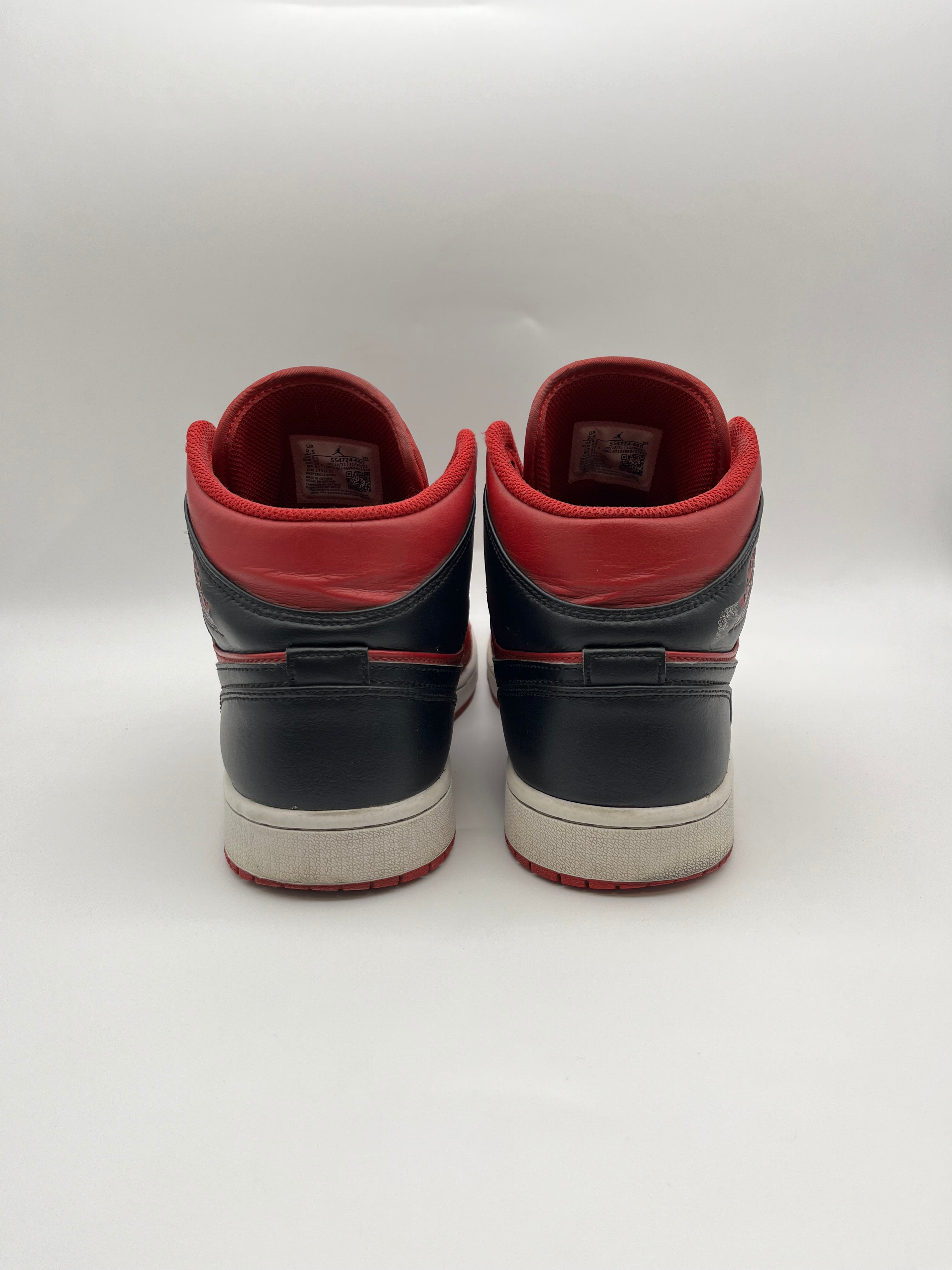 Használt - Jordan 1 Mid Reverse Bred (43)