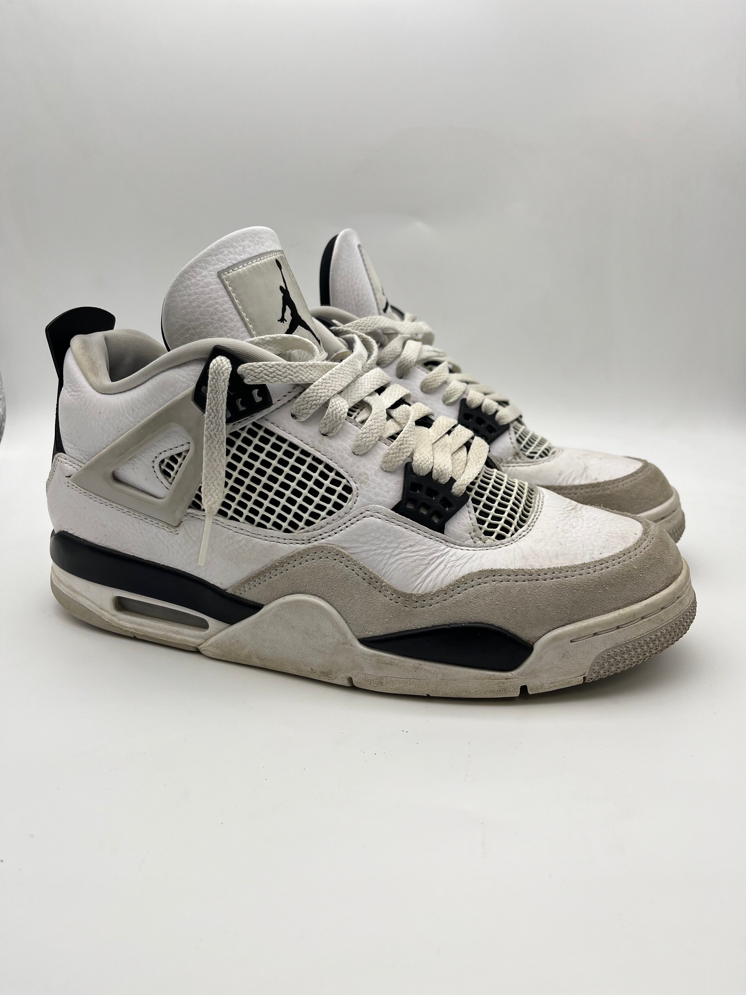 Használt - Jordan 4 Military Black (44)