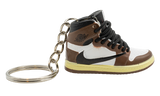 Kulcstartó Air Jordan 1 Retro High OG Travis Scott Mocha stílusban.