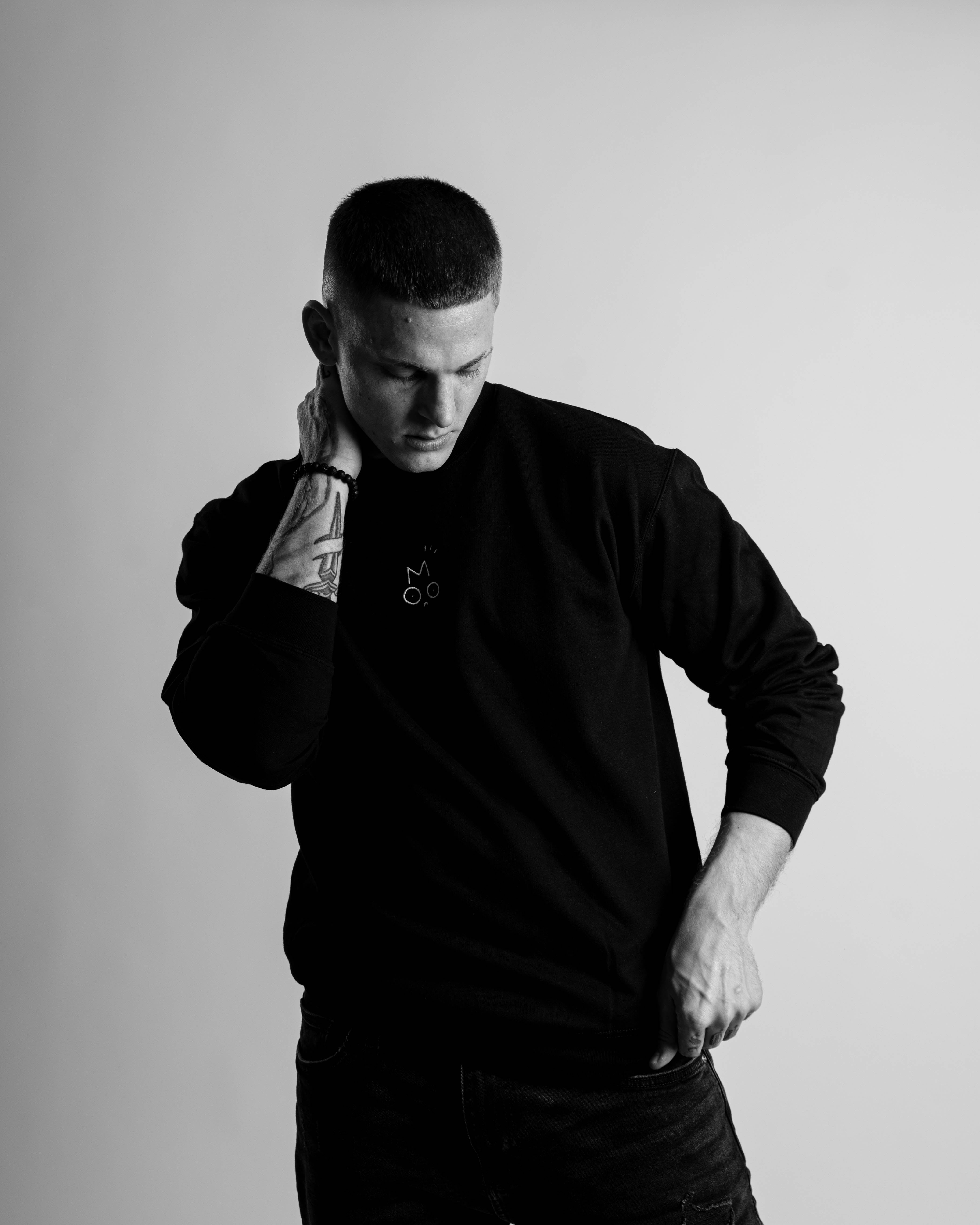 OUT OF MOOD SIMPL Crewneck Black