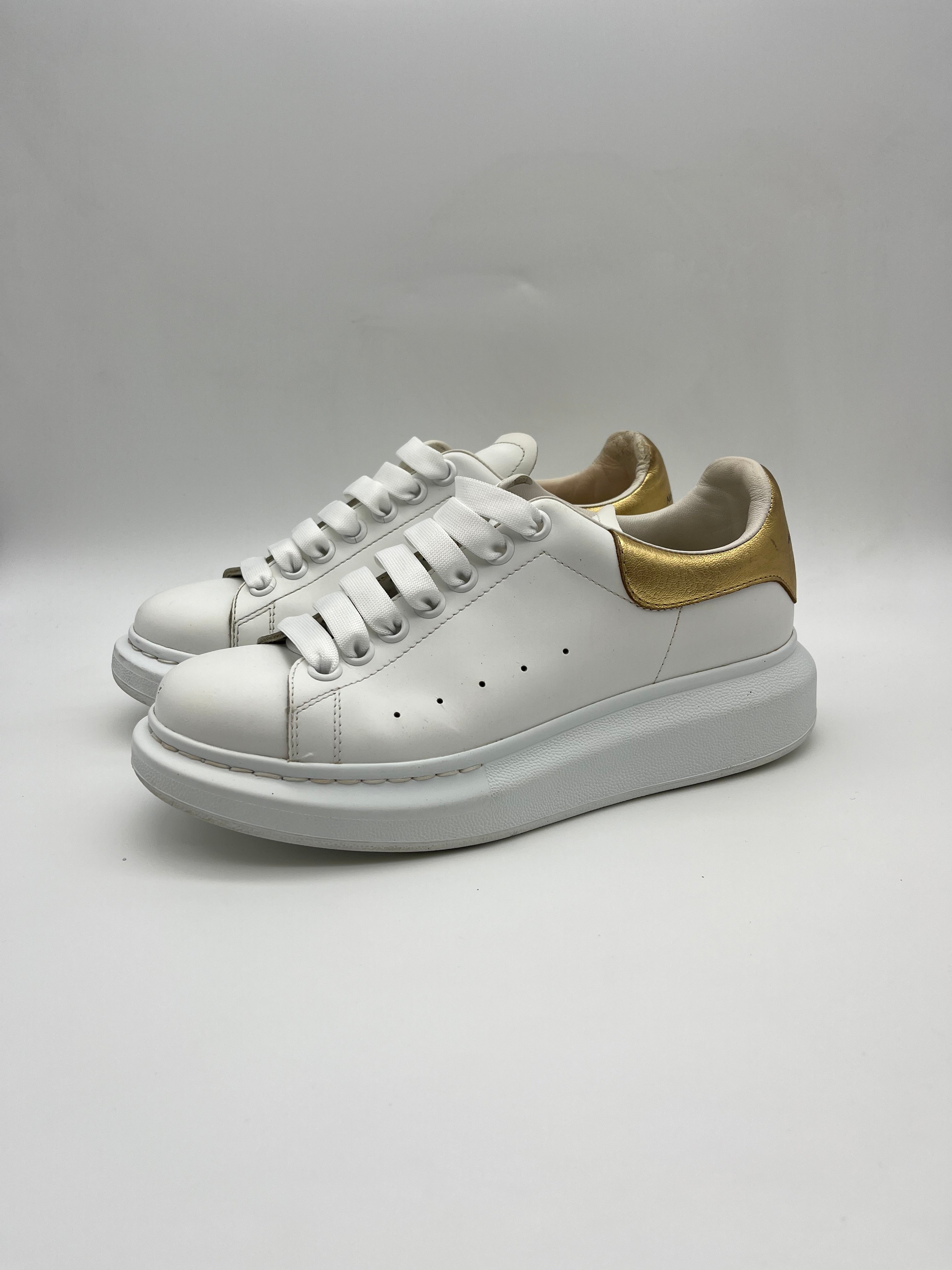 Használt - Alexander McQueen Gold Heel (38)