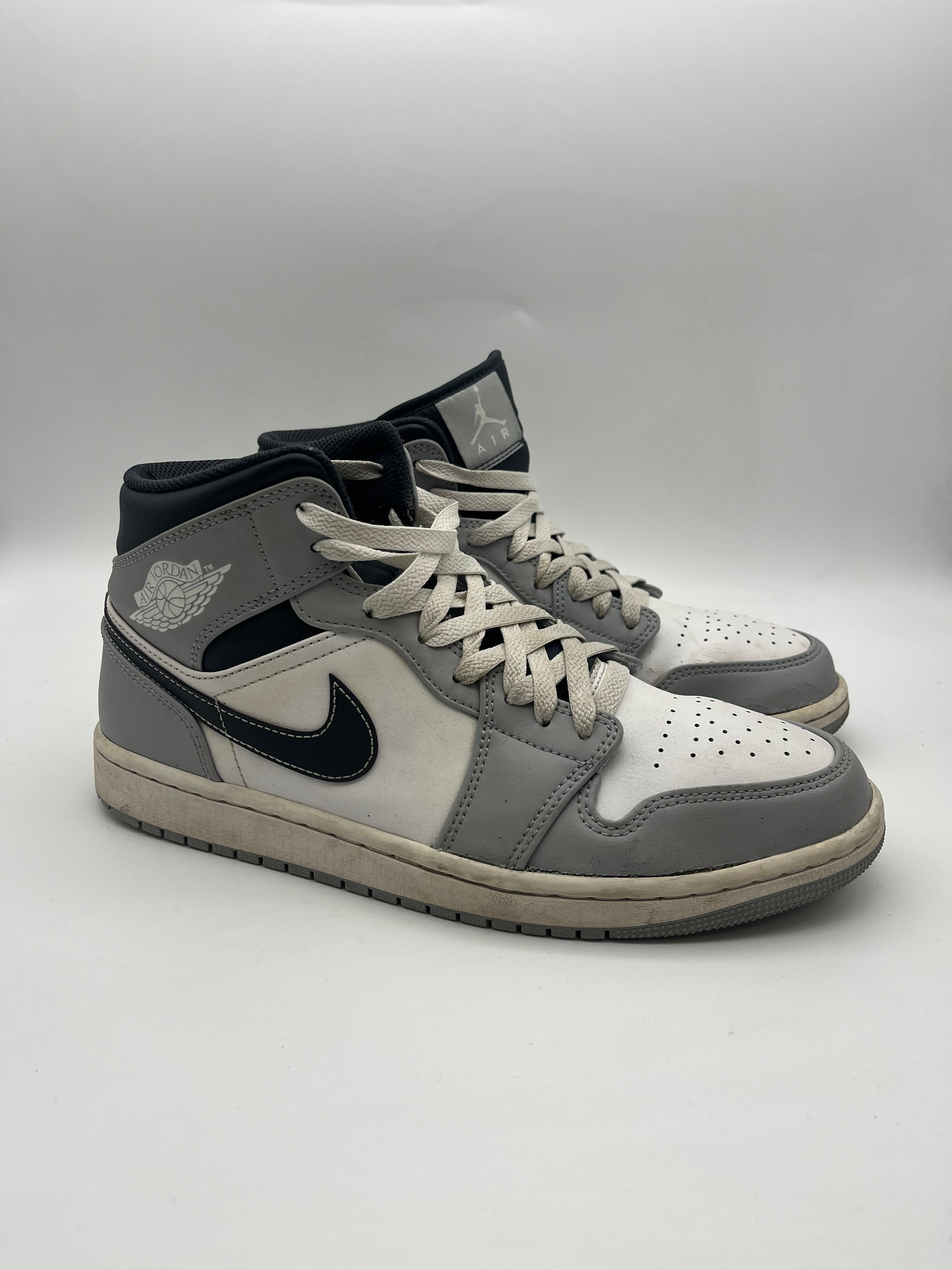 Használt - Jordan 1 Mid Light Smoke Grey (43)