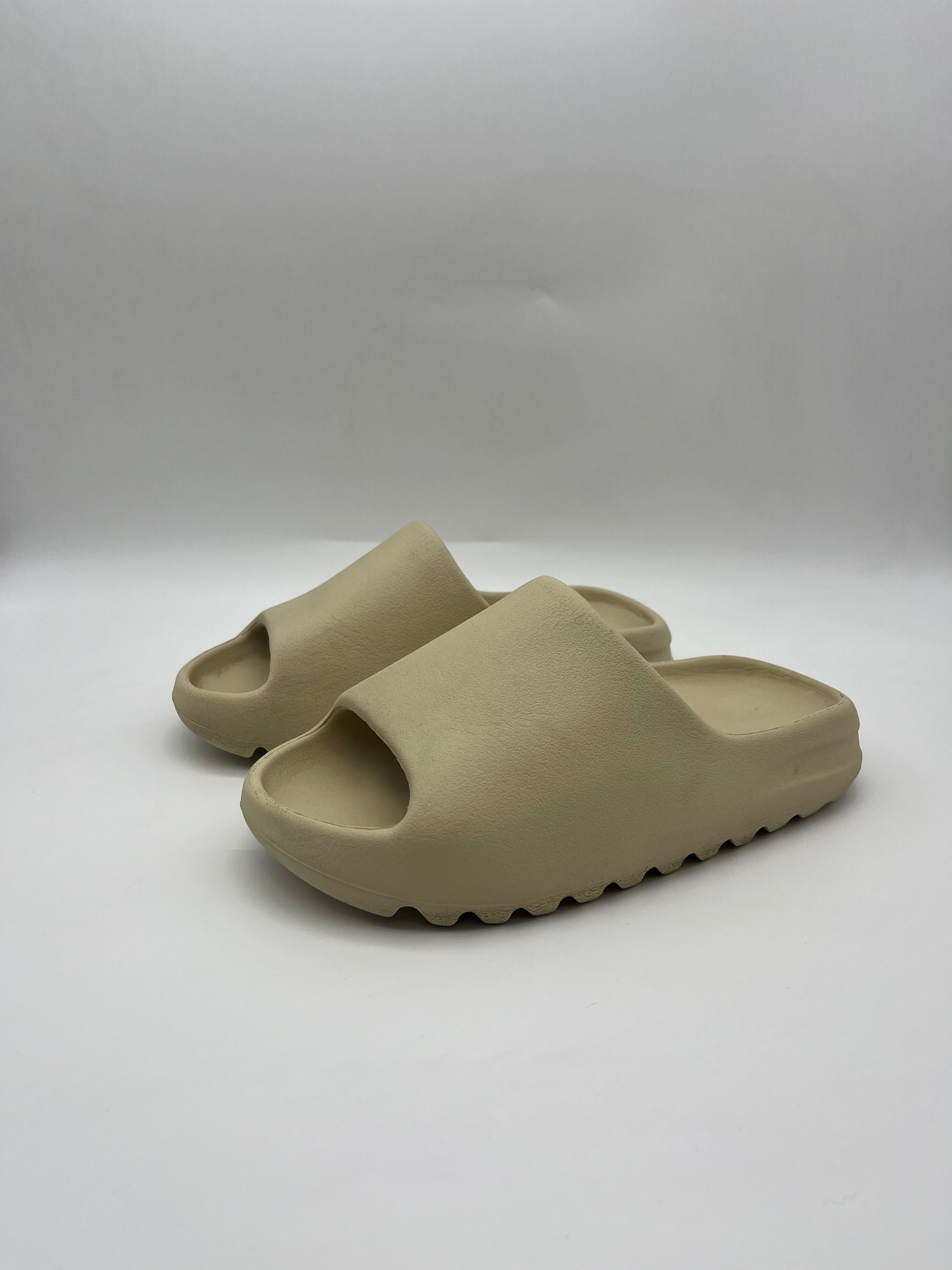 Használt - Yeezy Slide Bone (39)