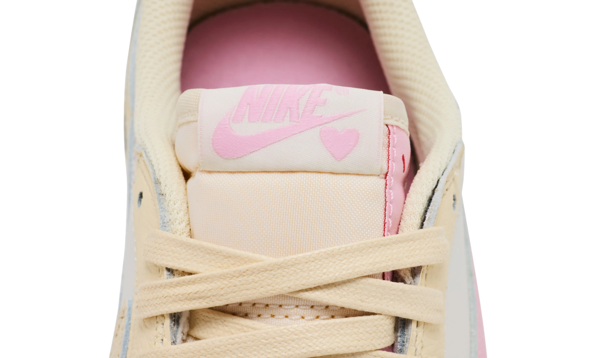 Retro Low OG SP Travis Scott Shy Pink