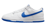 Nike Dunk Low Hyper Royal cipő fehér bőr felsőrésszel és kék Swoosh logóval.