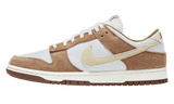 Nike Dunk Low Medium Curry cipő fehér, barna és bézs színben.