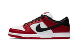 Nike SB Dunk Low J-Pack Chicago cipő fehér, piros és fekete színben.
