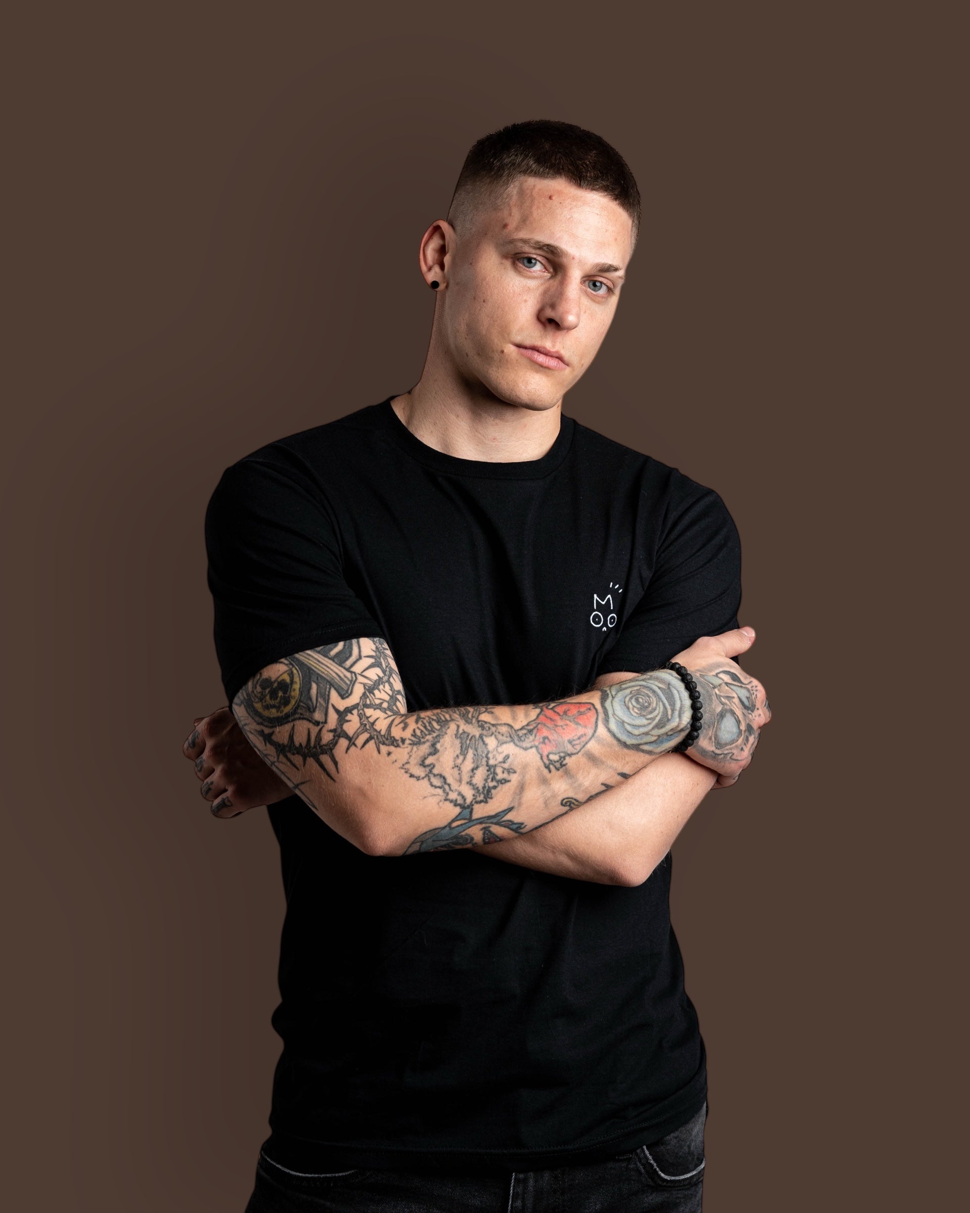 OUT OF MOOD Simpl Tee Black