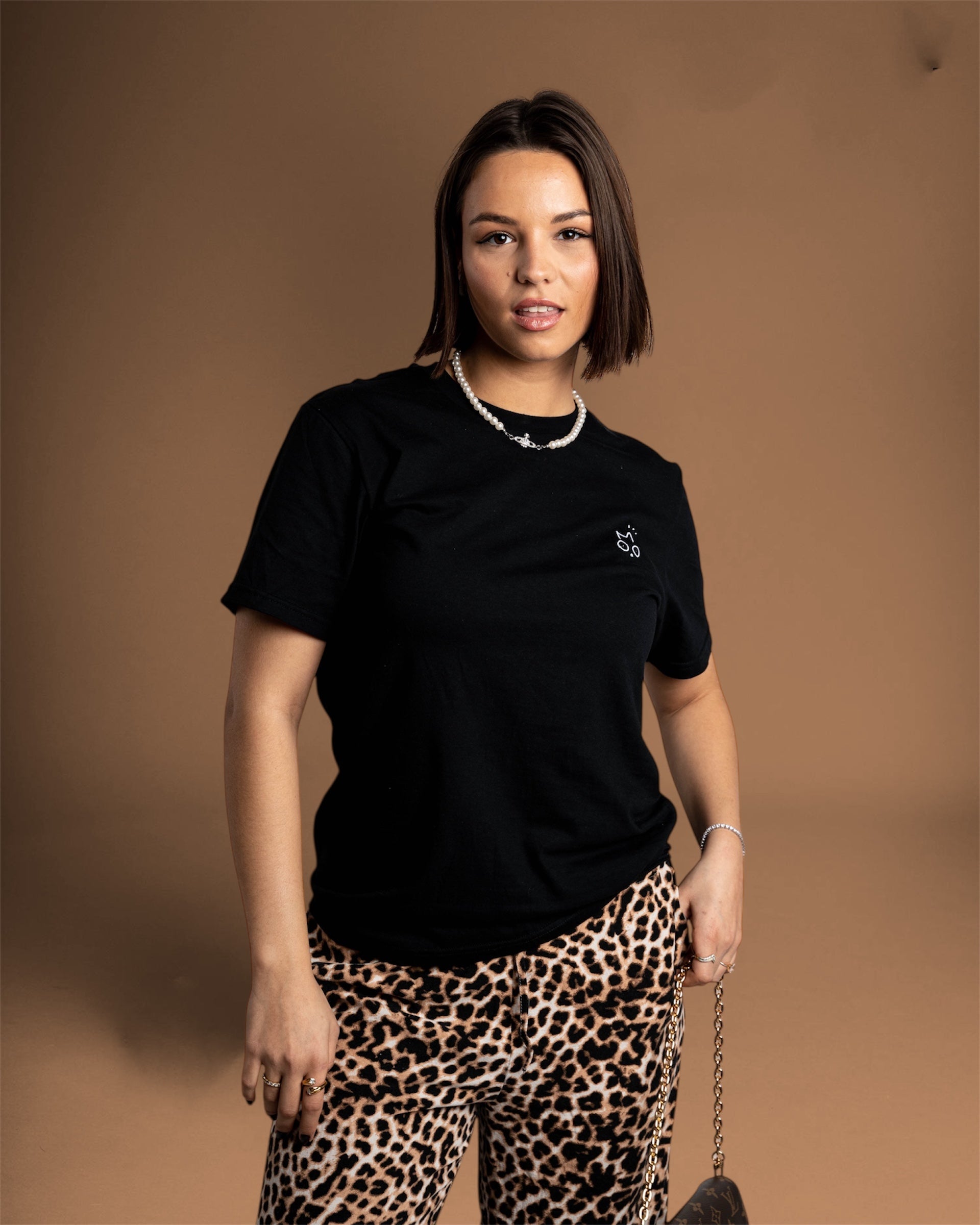 OUT OF MOOD Simpl Tee Black