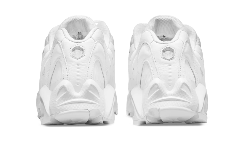 <tc>Nike Air Force 1 07 Triple White</tc>