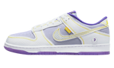 Nike Dunk Low Union Passport Pack Court Purple cipő fehér, lila és sárga részletekkel.