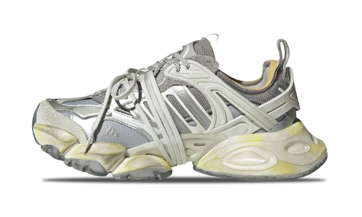 Adidas XLG Runner Deluxe szürke és fémes ezüst sneaker.