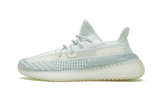 Yeezy Boost 350 V2 Cloud White cipő.
