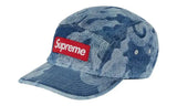 Supreme Denim Camp Cap kék farmer anyagból, piros logóval.