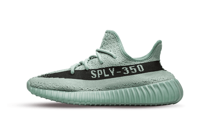 Yeezy Boost 350 V2 Jade Ash cipő fekete SPLY-350 felirattal.