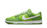 Nike Dunk Low Chlorophyll cipő zöld és fehér színben.