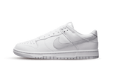 Nike Dunk Low Pure Platinum cipő.