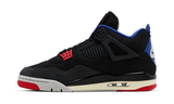 Air Jordan 4 Retro Rare Air cipő fekete, piros és kék színben.