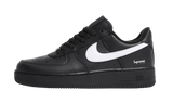 Nike Air Force 1 Low Supreme fekete fehér cipő.