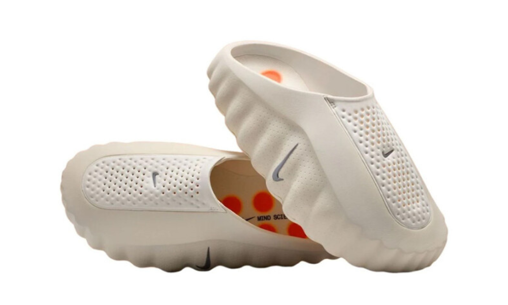 Nike Mind 001 Slide Light Bone sportpapucs perforált felsőrésszel.