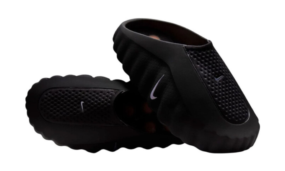 Fekete Nike Mind 001 papucs króm logóval.