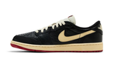Jordan 1 Retro Low OG Nigel Sylvester Better With Time cipő fekete, krémszínű és piros színben.