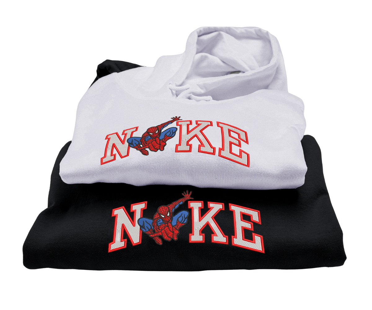 Két pulóver, egy fehér és egy fekete, mindkettőn Pókember hímzéssel.