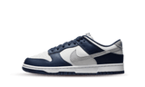 Nike Dunk Low Summit White Midnight Navy cipő fehér és tengerészkék színben.