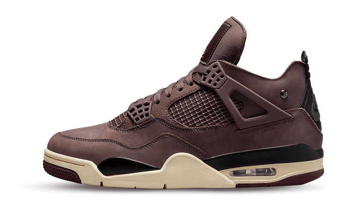 A Ma Maniére x Air Jordan 4 Violet Ore cipő barna bőr és krémszínű talppal.