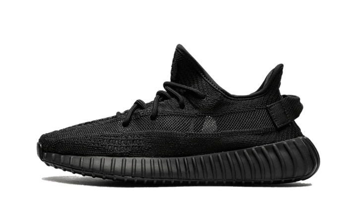 Yeezy Boost 350 V2 Onyx fekete Primeknit cipő átlátszó hálós csíkkal.