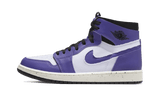 Air Jordan 1 High Zoom Air CMFT Crater Purple cipő fehér bőr alappal, lila rátétekkel és kivágott swooshe-okkal.
