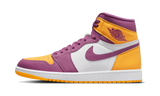 Air Jordan 1 Retro High OG Brotherhood cipő sárga, lila és fehér színben.