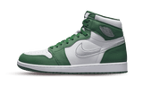 Air Jordan 1 Retro High OG Gorge Green cipő fehér és zöld bőrrel.