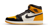Air Jordan 1 Retro High OG "Taxi" cipő fekete, fehér és sárga színben.
