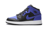 Nike Air Jordan 1 Mid Hyper Royal fekete és királykék bőr cipő.