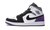 Air Jordan 1 Mid SE Purple tornacipő fehér, fekete és lila színben.