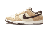 Nike Dunk Low PRM 'Animal Pack' Giraffe Cheetah cipő krémszínű bőr és barna velúr dizájnnal.