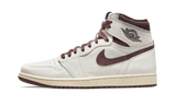 Jordan 1 Retro High A Ma Maniere szürke velúr, bordó hüllőmintás részletekkel.