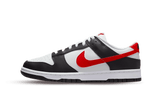 Nike Dunk Low Retro Red Panda cipő fehér, fekete és piros színben.