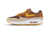 Nike Air Max 1 Premium Pecan tornacipő pekándió és sárga színben.